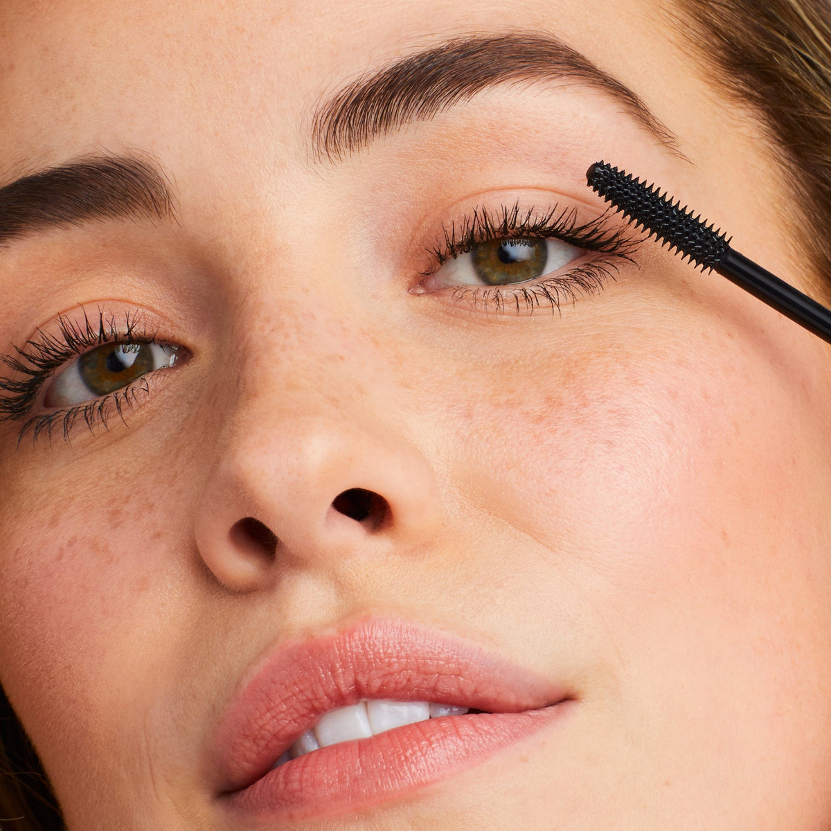 Lashes Hit Definition Lash Fixation Length & Definition Tubing Mascara | Jane Iredale