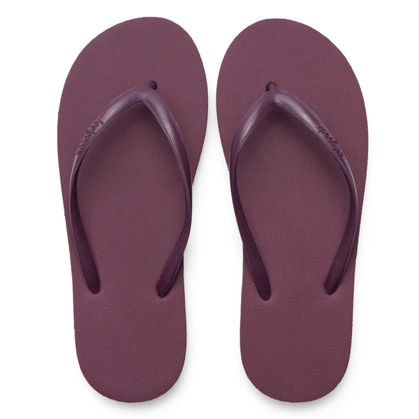 Slimz Core Sandals | Feelgoodz in a deep burgundy color, featuring a simple textured sole and classic thong straps for casual comfort.