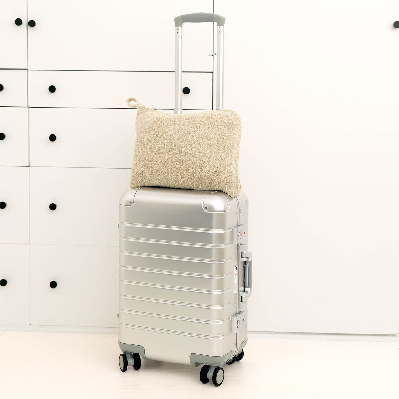 Travel Set (Blanket, Socks, Eyemask, Bag) | Kashwére