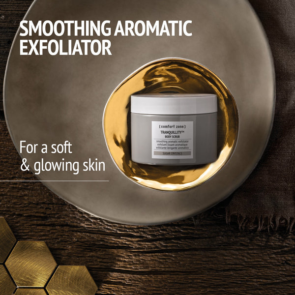 Jar of smoothing aromatic exfoliator on a decorative plate with golden accents, promoting soft and glowing skin in the Kit Secret Garden | [ comfort zone ] collection.
