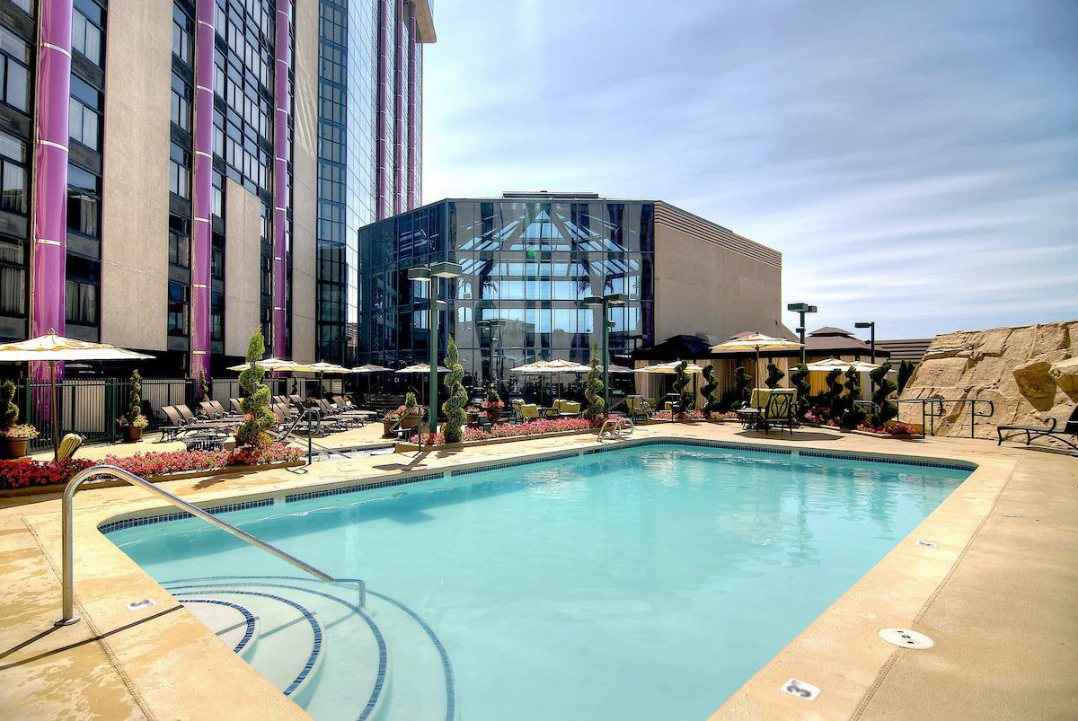Auction - Spa Getaway Package - Atlantis Casino Resort Spa -  (Value: $900)