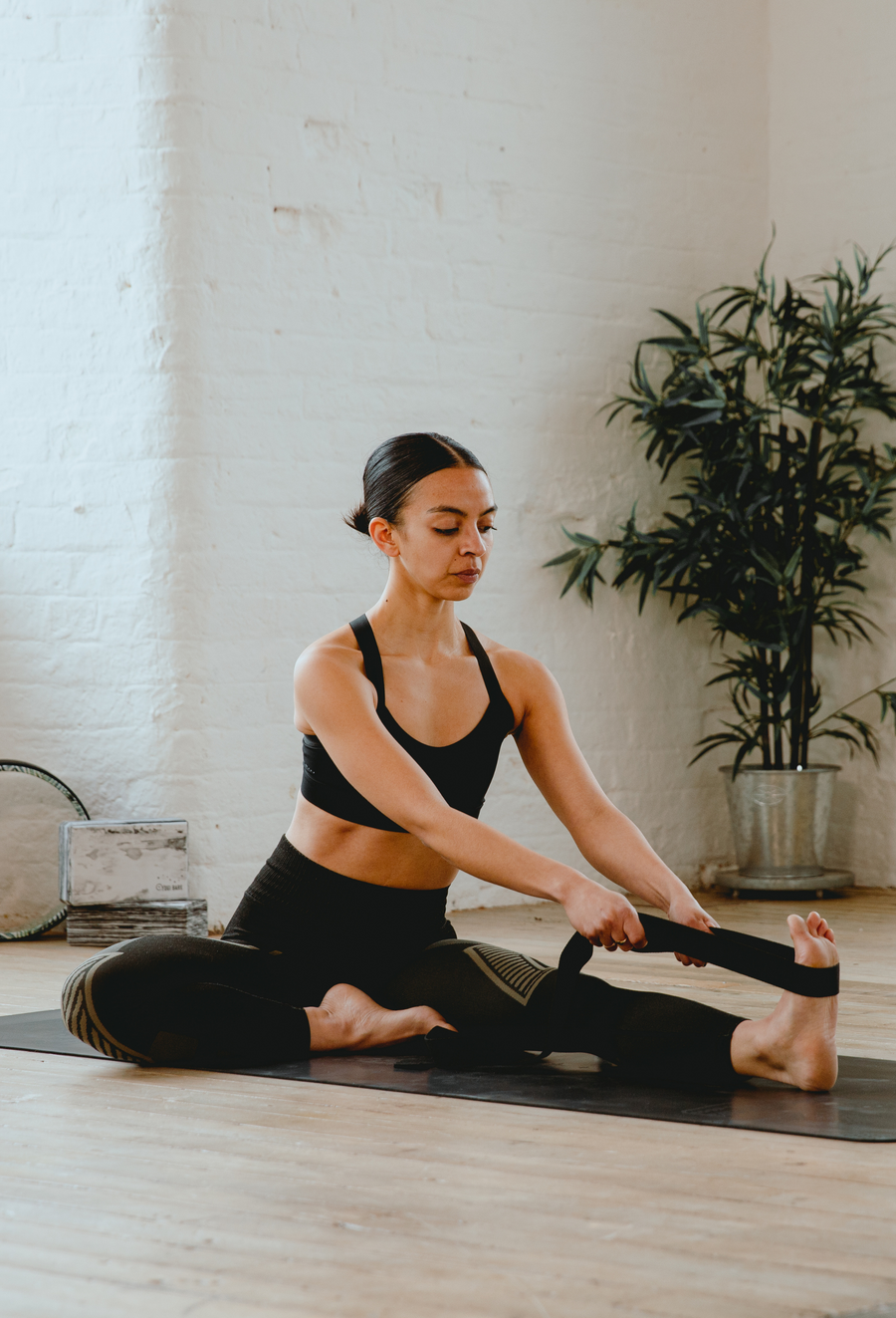 Yoga Stretching Strap | Yogi Bare - Black